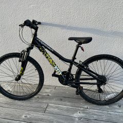 24 inch boy's hardtail mountain bike