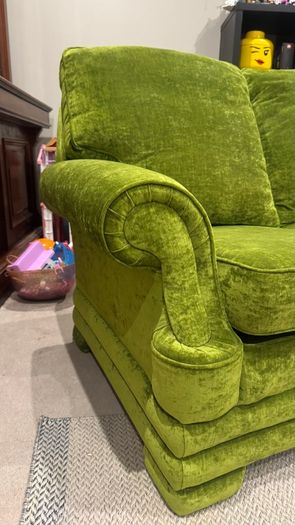 2-seater green velvet sofa