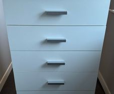 chest of drawers
