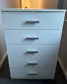 chest of drawers