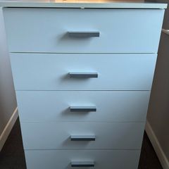 chest of drawers