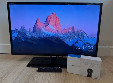 Samsung 32-Inch HD TV & Chromecast