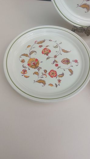 Fabulous Set of Five Dinner Plates and Five Breakfast Plates by Arklow Pottery in the Brendan Erin Stone, Unknown Pattern Name