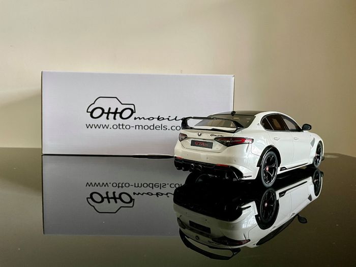 Alfa Romeo Giulia GTAm White - Otto Ottomobile 1/18