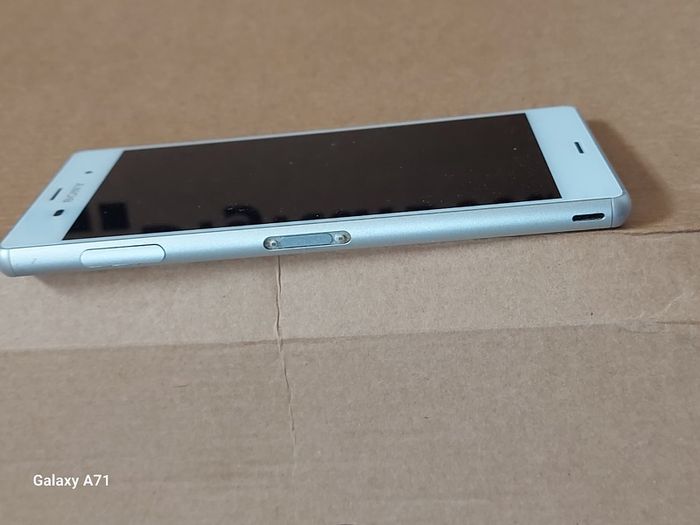 Sony Xperia,Large Screen White Mobile Phone, Pattern Locked, Excellent cosmetic condition, for parts or repair