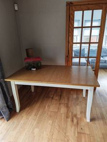 Extenable Table and 4 Chairs