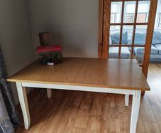 Extenable Table and 4 Chairs