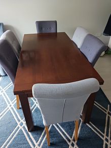 Dining Room Table & 6 Chairs