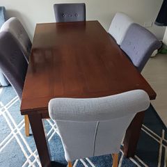 Dining Room Table & 6 Chairs