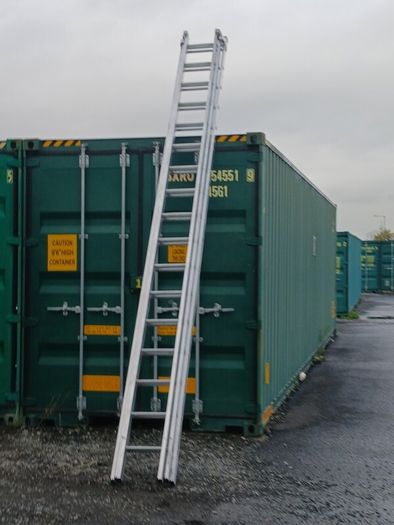 ladders triple extension 17rung excellent condition