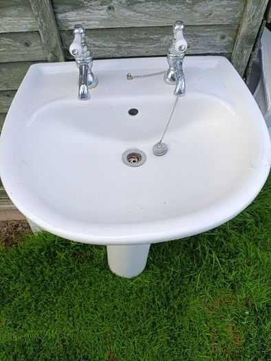 Bathroom sink
