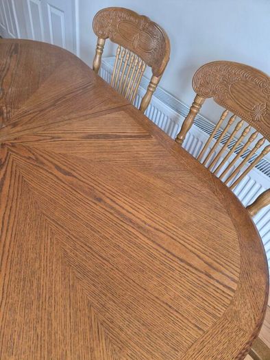 Beautiful solid mahogany extendable dining table and 6 chairs