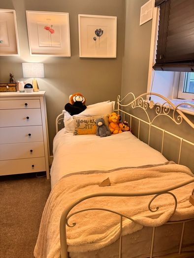 Gorgeous Laura Ashley day bed with trundle bed