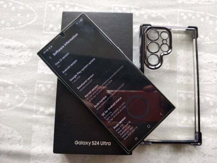 Samsung Galaxy S24 Ultra 256gb in excellent condition, screen protector and case