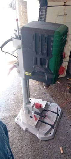 Pedestal bench drill
