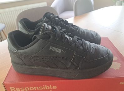 Black puma shoes