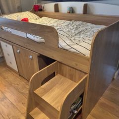 Bed mid sleeper