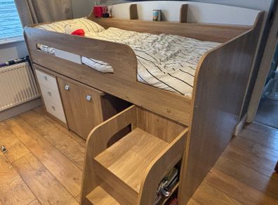Bed mid sleeper