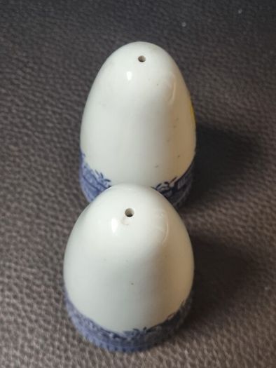 Churchill Blue Willow Salt   Shakers