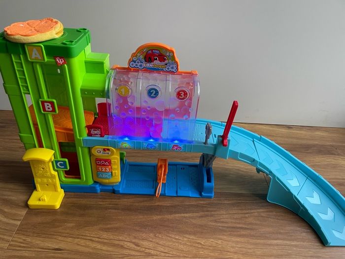 Fisher-Price Little People Playset Light-Up Learning Garage