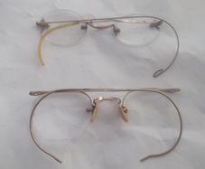 a pair of antiques spectacles in there case