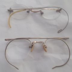 a pair of antiques spectacles in there case