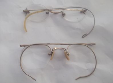 a pair of antiques spectacles in there case