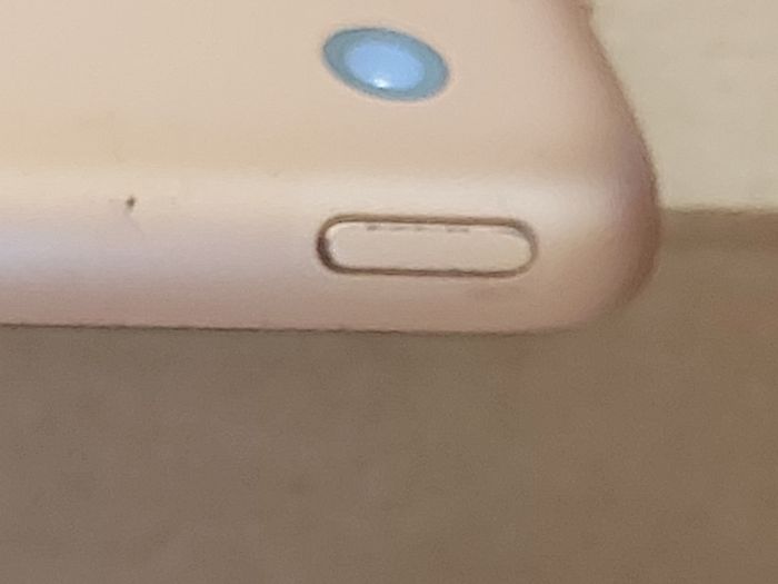 Apple Ipad 8th Generation, Model A2270, 32GB, Gold, 88% Battery Life, Model MYLC2, in excellent cosmetic condition
