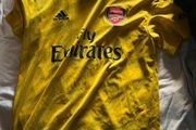 Arsenal yellow away jersey inauthentic
