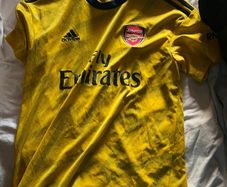Arsenal yellow away jersey inauthentic