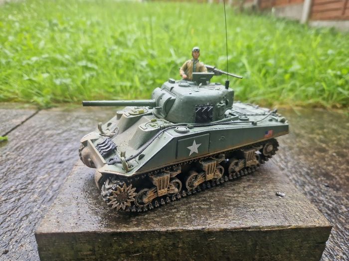 Unimax Forces of Valor 1:32 Weathered WWII U.S. Army Sherman Tank