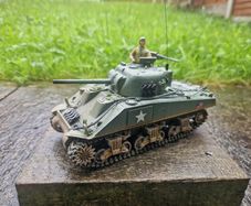 Unimax Forces of Valor 1:32 Weathered WWII U.S. Army Sherman Tank