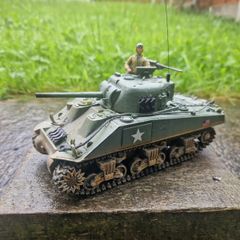 Unimax Forces of Valor 1:32 Weathered WWII U.S. Army Sherman Tank
