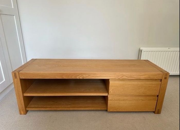 Solid oak TV unit / media stand in very good condition