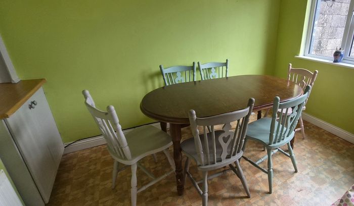 Table & Chairs