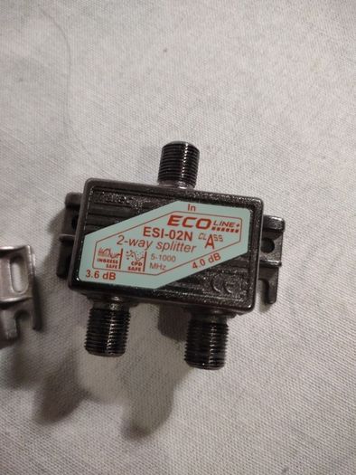 Wall socket splitter X 2 Free viewing