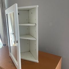 Corner bathroom toiletries unit