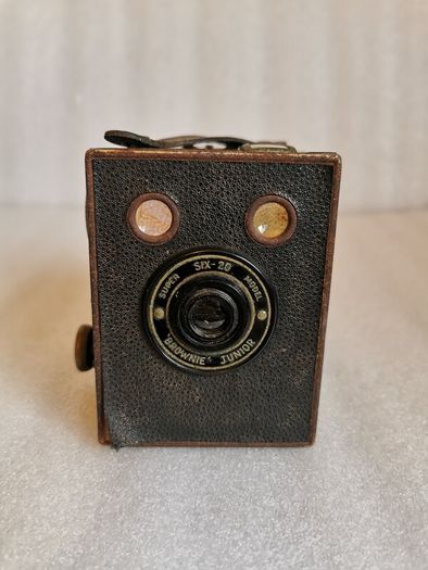 Kodak Six-20 Brownie Junior (Super Model)
