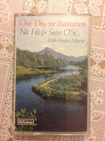 Na Fili & Sean O'Se.   Cassette Tape.