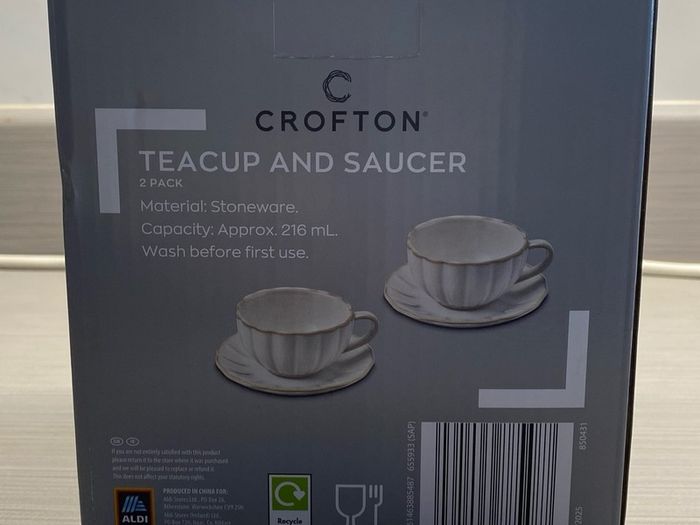 Crofton teapot and 4 matching teacups with saucers