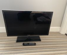 Samsung 32" TV - NON Smart