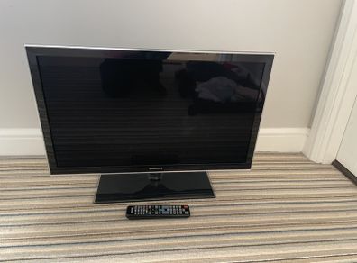 Samsung 32" TV - NON Smart