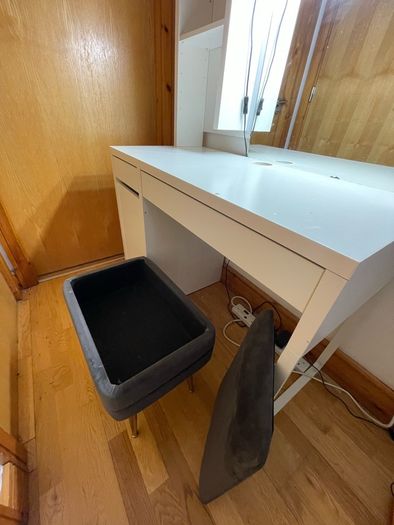 Make up Desk