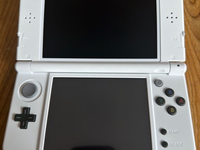 New Nintendo 3DS XL Fire Emblem Fates edition