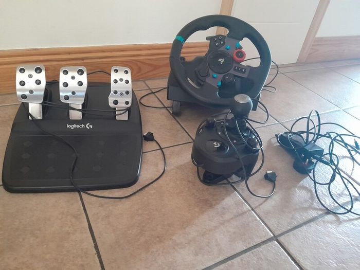 Logitech G29 Driving Force Racing Wheel