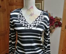 Ladies CASAMIA black and white top Like new with Stretch beautiful Quality.
