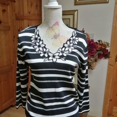 Ladies CASAMIA black and white top Like new with Stretch beautiful Quality.