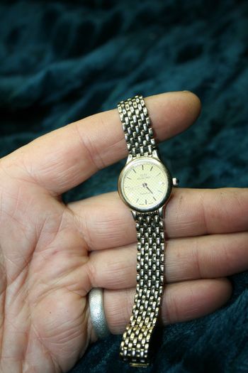 Glycine Gold Ladies Bracelet Watch SWISS Made fresh battery works fine