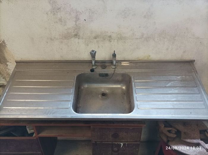stainless steel sink