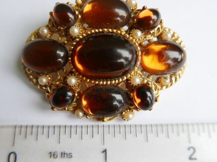 Vintage 1980s SPHINX Brown Cabochon and Pearl Brooch
